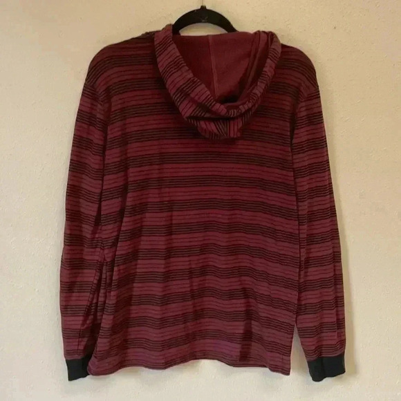 VOLCOM Men’s Hooded Long Sleeved Shirt - Picture 6 of 8